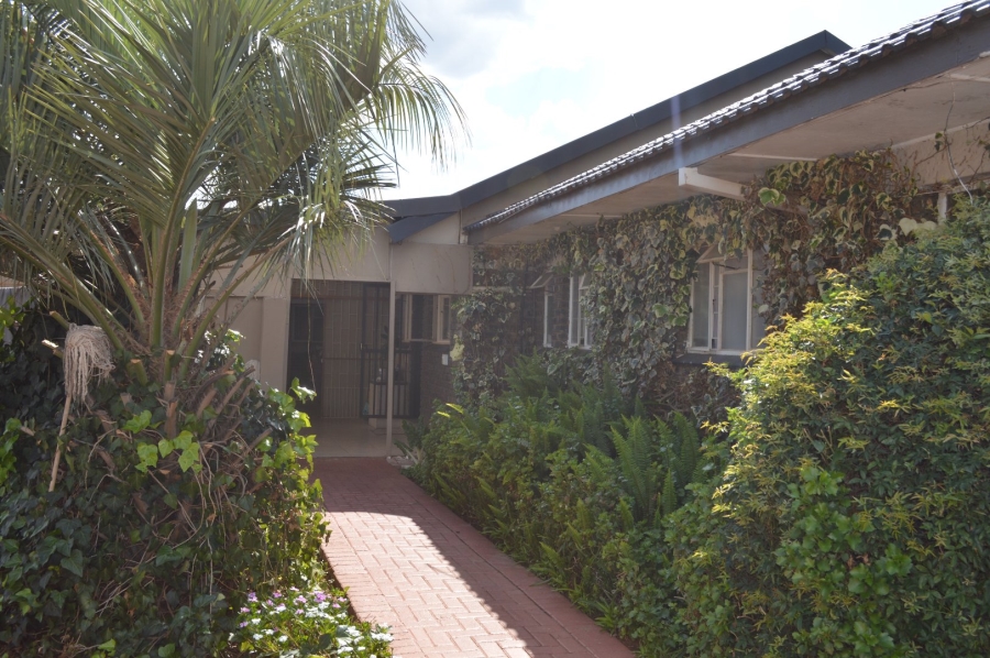 8 Bedroom Property for Sale in Flamwood North West